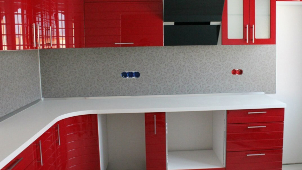 Червона кухня. Стильний дизайн та відтінки, що надихають.